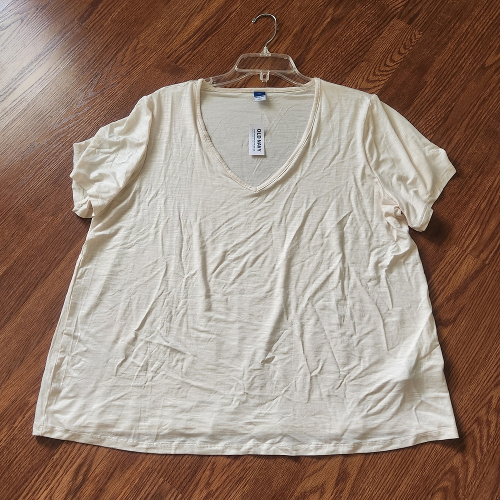 Old Navy Cream Short Sleeve V-Neck Luxe Tee